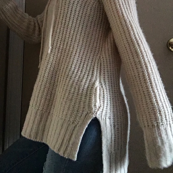 Lace up white sweater - Picture 3 of 3